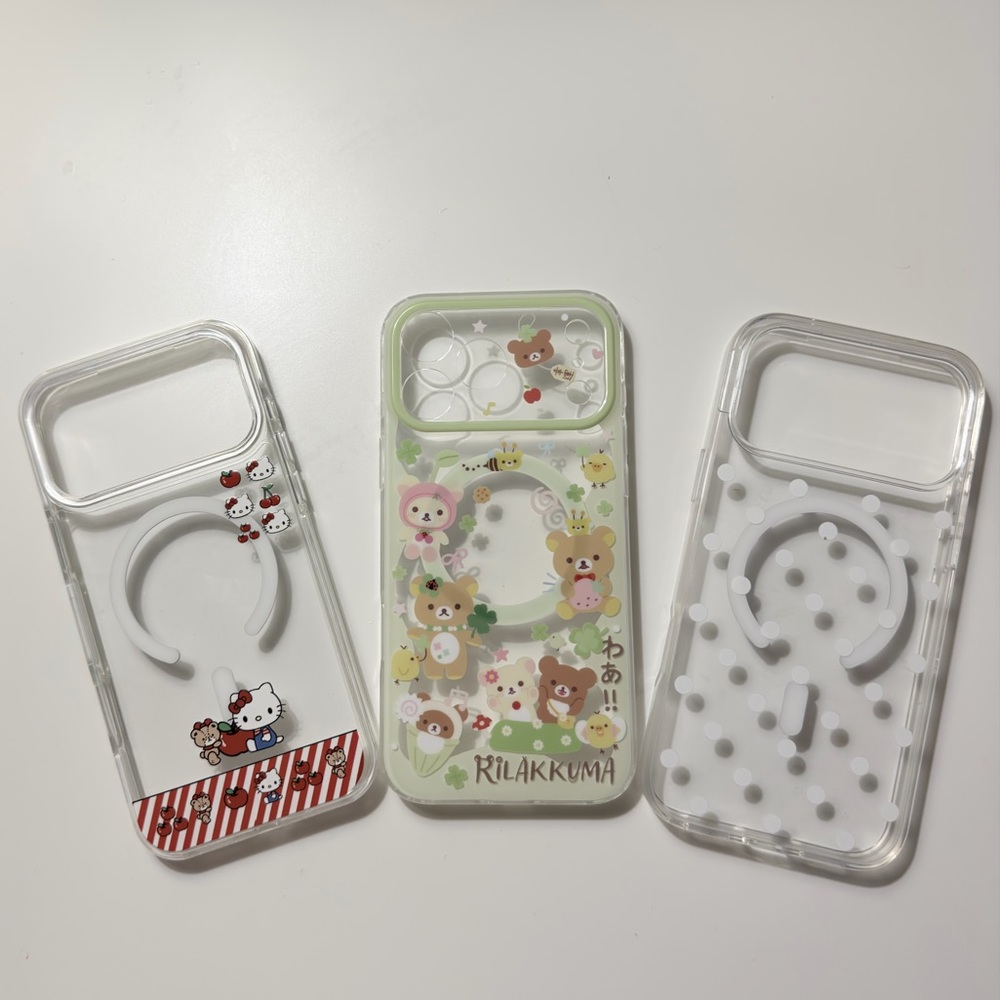 Lots Of IPhone 17 Pro max phone cases